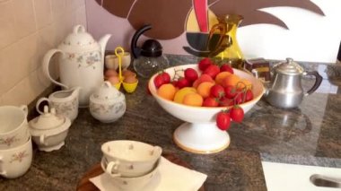 sıcak kahve ile evde kahvaltı