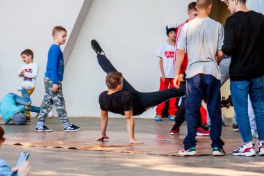 çocuklar ve gençler dans molası ve hip hop