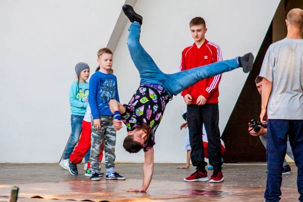 çocuklar ve gençler dans molası ve hip hop