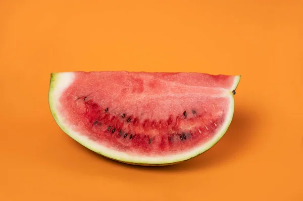 Sur Fond Orange Trouve Une Pastèque Dans Une Coupe Photos De Stock Libres De Droits