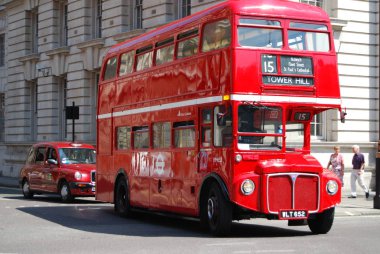Ünlü Londra çift katlı otobüs ve kırmızı taksi, Londra, İngiltere