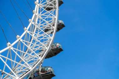 London Eye and blue sky, İngiltere, 21 Mayıs, 2018.