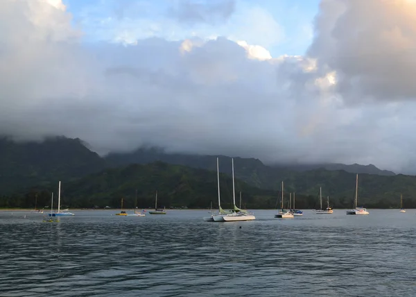 Hanalei Körfezi Nde Çapa Tekneler — Stok fotoğraf