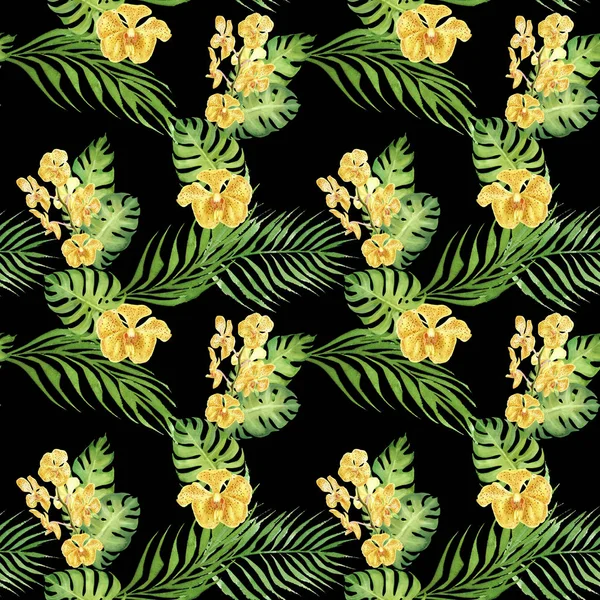 Siyah üzerinde sarı orkide çiçek ve yeşil monstera yaprakları ile el çizilmiş suluboya çiçek tropikal dikişsiz desen — Stok fotoğraf