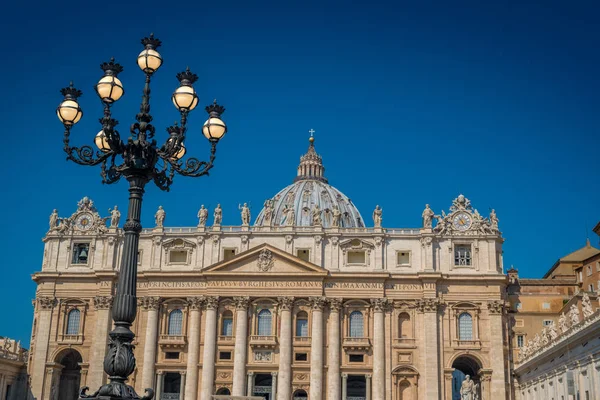 St. Peter's Basilica in the Vatican — Stock Photo, Image