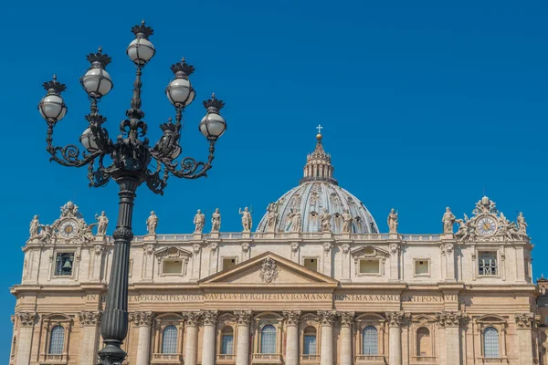 St. Peter's Basilica in the Vatican — Stock Photo, Image