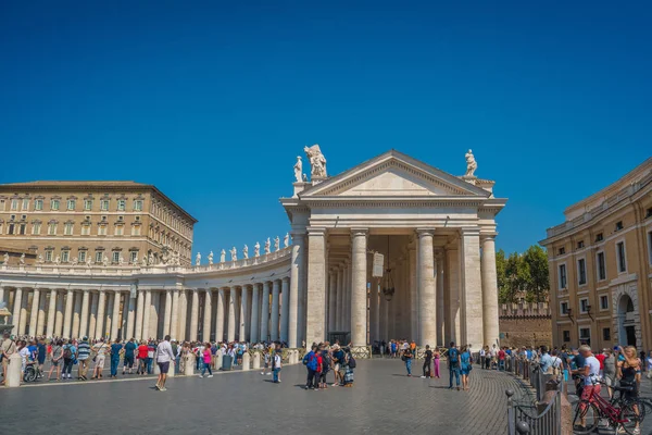 Saint Peter Square Doric Colonnades in the Vatican — Stock Photo, Image