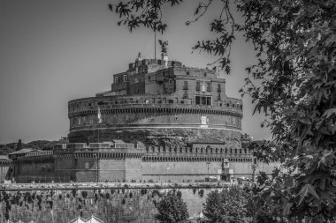 Sant'Angelo Kalesi'nin Roma'daki siyah beyaz görüntüsü, İtalya