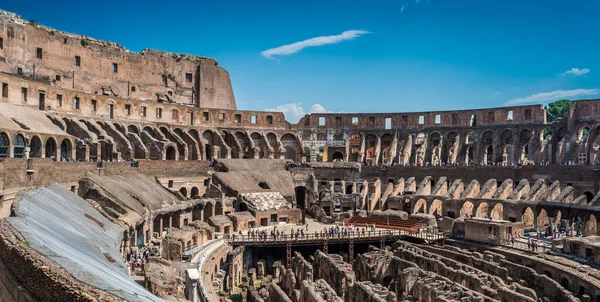 Tourist Photographing Temple Venus Rome Seen Coliseum Rome Italy — Stock Photo, Image