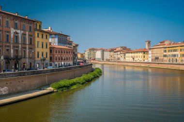 İtalya 'nın Pisa kentindeki Arno Nehri kıyısında inşa ediliyor.