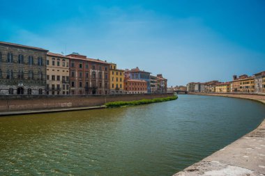 Mucizeler Meydanı, Pisa Vaftizhanesi, Pisa Katedrali ve İtalya, Toskana 'daki Eğik Pisa Kulesi.