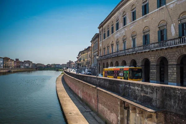 Mezzo Most Přes Řeku Arno Pise Itálie — Stock fotografie