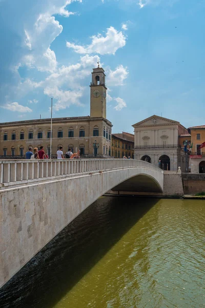 Mezzo Puente Sobre Río Arno Torre Del Palacio Pretorio Municipalidad — Foto de Stock