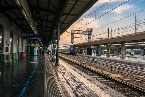 Trein Het Centraal Station Van Bologna Emilia Romagna Italië — Stockfoto