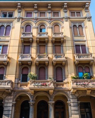 Roma, İtalya 'da turizm otobüsü ve Kolezyum