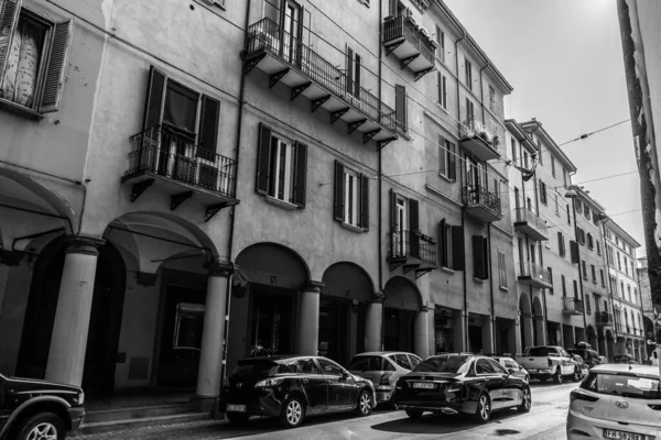 Roma, İtalya 'da turizm otobüsü ve Kolezyum