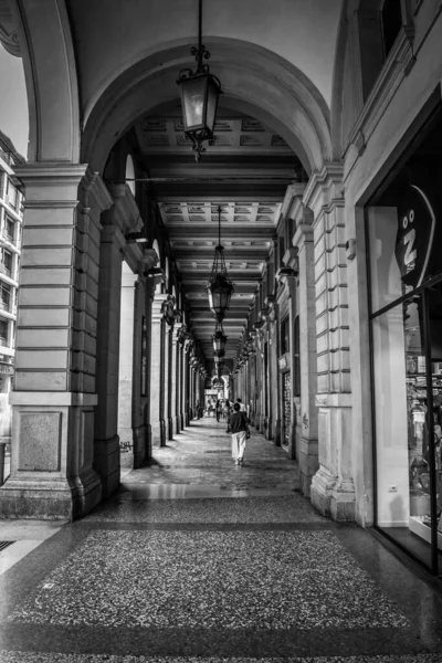 Typische Enge Gasse Mit Bunten Wänden Zentrum Von Bologna Emilia — Stockfoto