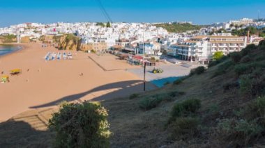 Albufeira şehir popüler Portekiz turistik tatil güzel kumlu plajı ile