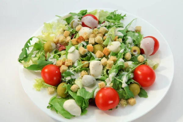 Frischer Salat Mit Tomaten Und Mozzarella — Stockfoto