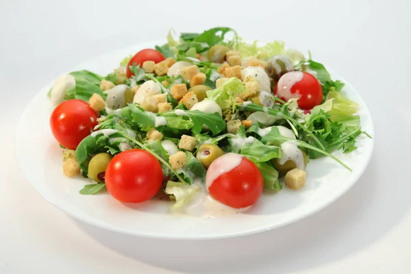 Frischer Salat Mit Tomaten Und Käse — Stockfoto