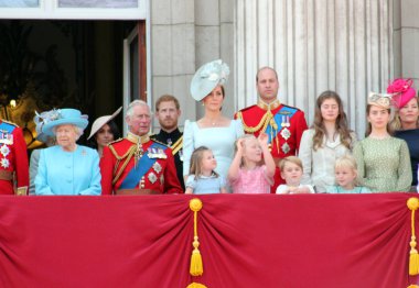 Kraliçe Elizabeth, Londra, İngiltere, Haziran 2018- Meghan Markle, Prens Harry, Prens George William, Charles, Kate Middleton & Prenses Charlotte Buckingham Sarayı'nda Royal Family renk, Haziran 10 2018 Londra, İngiltere stok, fotoğraf, fotoğraf, görüntü, 