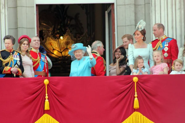 Drottning Elizabeth Kungafamiljen Buckingham Palace London Juni 2018 Trooping Färgen — Stockfoto