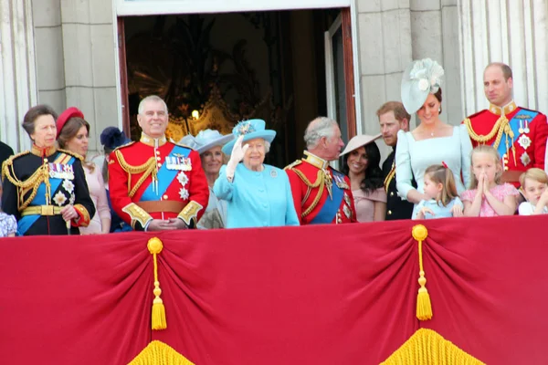 クイーン エリザベス ロンドン 2018年6月 メーガン マークル ハリー王子 ジョージ ウィリアム王子 チャールズ — ストック写真