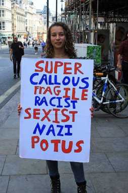 Trump protesto, Londra, 13 Temmuz 2018: Donald Trump protesto yürüyüşü Westminster, Londra, 13 Temmuz 2018 yılında Londra, İngiltere afişlerin