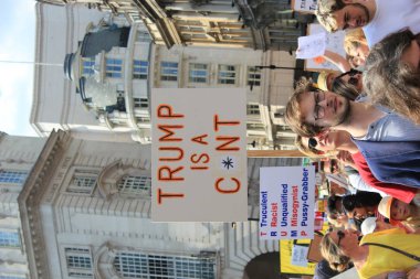 Trump protesto, Londra, 13 Temmuz 2018: Donald Trump protesto yürüyüşü Westminster, Londra, 13 Temmuz 2018 yılında Londra, İngiltere afişlerin