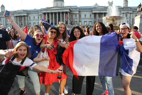 Londres Reino Unido 2018 Fãs Futebol Francês Comemoram Conquista Copa — Fotografia de Stock