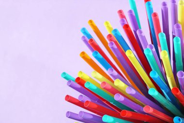 saman kamışları plastik içme arka planı tam ekran tek kullanımlık stok, fotoğraf, resim, resim,