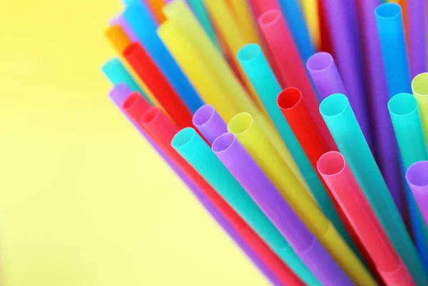 Palha Palhas Plástico Bebendo Fundo Colorido Tela Cheia Uso Único — Fotografia de Stock