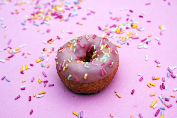 Donut Donuts Hagelslag Donuts Roze Heldere Suiker Strengen Achtergrond 100S — Stockfoto