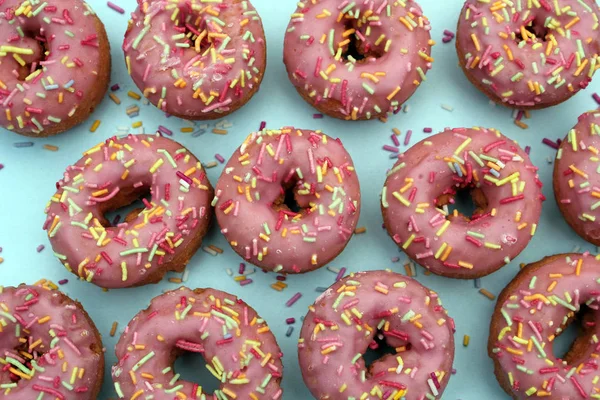 Donut Donuts Hagelslag Donuts Roze Heldere Suiker Strengen Achtergrond 100S — Stockfoto