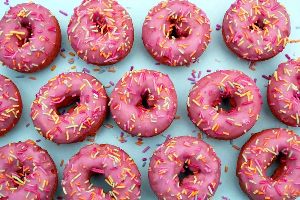 Donut Donuts Hagelslag Donuts Roze Heldere Suiker Strengen Achtergrond 100S — Stockfoto