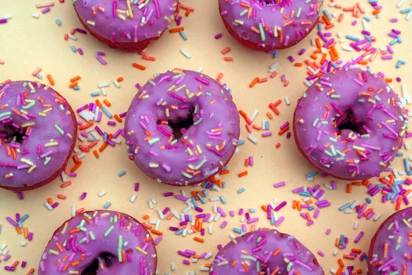 Donut Donuts Hagelslag Donuts Roze Heldere Suiker Strengen Achtergrond 100S — Stockfoto