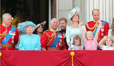 Kraliçe Elizabeth, Londra, İngiltere, 9 Haziran 2018- Meghan Markle, Prens Harry, Prens George William, Charles, Kate Middleton & Prenses Charlotte Buckingham Sarayı'nda Royal Family renk, Haziran 10 2018 Londra, İngiltere stok fotoğraf fotoğrafı görüntü