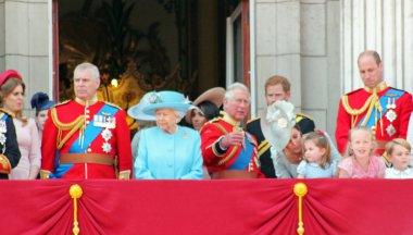 Kraliçe Elizabeth, Londra, İngiltere, 9 Haziran 2018- Meghan Markle, Prens Harry, Prens George William, Charles, Kate Middleton & Prenses Charlotte Buckingham Sarayı'nda Kraliyet Ailesi'ni renklendiren, stok, fotoğraf, fotoğraf, resim, resim, basın, 