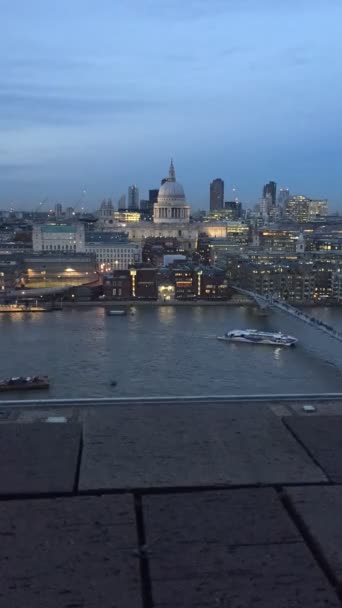 London 2022 Pauls Cathedral Millennium Bridge View Thames River Time — Stock Video