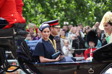 Meghan Markle & Prince Harry hisse senedi, Londra UK, 8 Haziran 2019-Meghan Markle Prince Harry trooping renk Royal Family Buckingham Palace stok basın fotoğraf