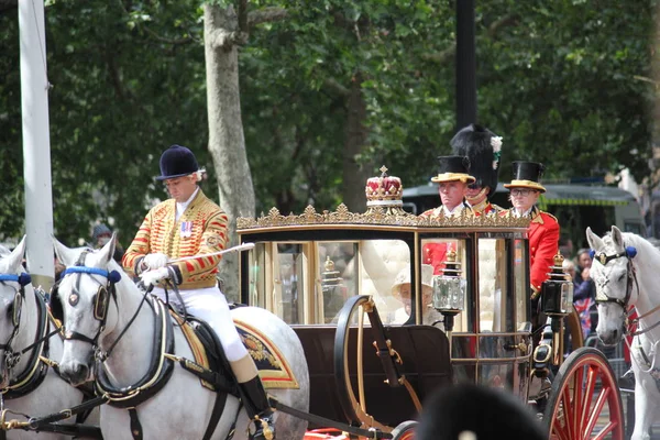 Queen Elizabeth Londýn Velká Británie Královna Alžběta Cestuje Buckinghamského Paláce — Stock fotografie