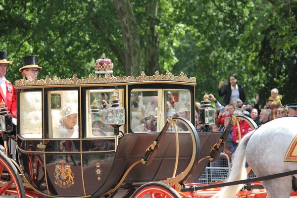 Drottning Elizabeth London Drottning Elizabeth Reser Till Buckingham Palace Vagn — Stockfoto