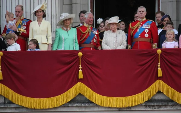 Βασίλισσα Ελισάβετ Λονδίνο Ιουνίου 2019 Μέγκαν Μάρκλ Πρίγκιπας Χάρι Τζωρτζ — Φωτογραφία Αρχείου