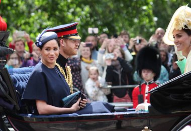 Meghan Markle & Prince Harry hisse senedi, Londra UK, 8 Haziran 2019-Meghan Markle Prince Harry trooping renk Royal Family Buckingham Palace stok basın fotoğraf