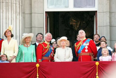 Queen Elizabeth London uk 8 Haziran 2019- Meghan Markle PrensHarry George George Charles Charles Kate Middleton & Louis Prenses Charlotte ve Camilla Parker Bowles renkli Trooping de Royal Family Buckingham Palace stok Basın fotoğraf