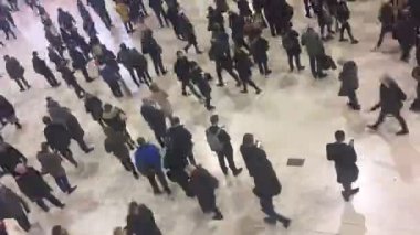 Londra 'nın yukarısından gelen kalabalık, iş trafiği trafiği trafiğini hızlandırıyor.