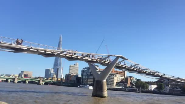 Londres Reino Unido 2022 Shard Millennium Bridge Thames River London — Vídeo de Stock