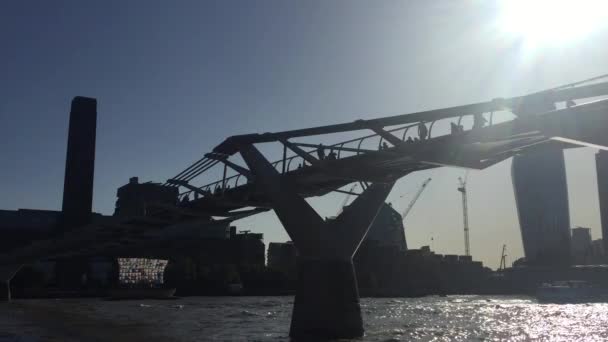 London 2022 Tate Modern Millennium Bridge Blick Über Die Themse — Stockvideo