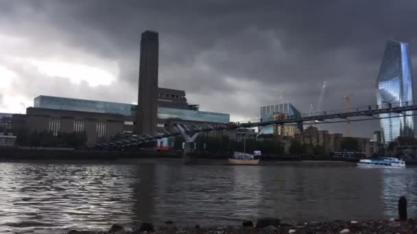 London 2022 Tate Modern Millennium Bridge View Thames River London — 图库视频影像