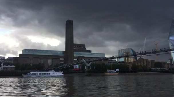 London 2022 Tate Modern Millennium Bridge View Thames River London — Stockvideo